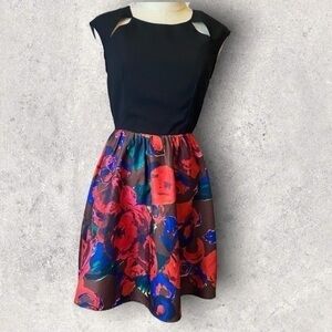 •Buttons• beautiful dress with open‎ back